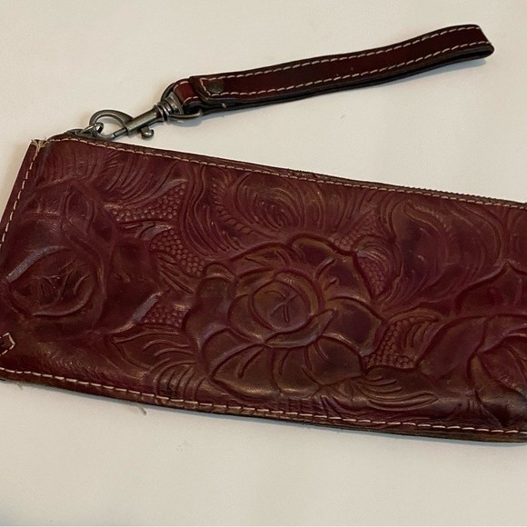 Patricia Nash Tooled Brown Leather Wristlet Spring Deboss - Picture 2 of 6